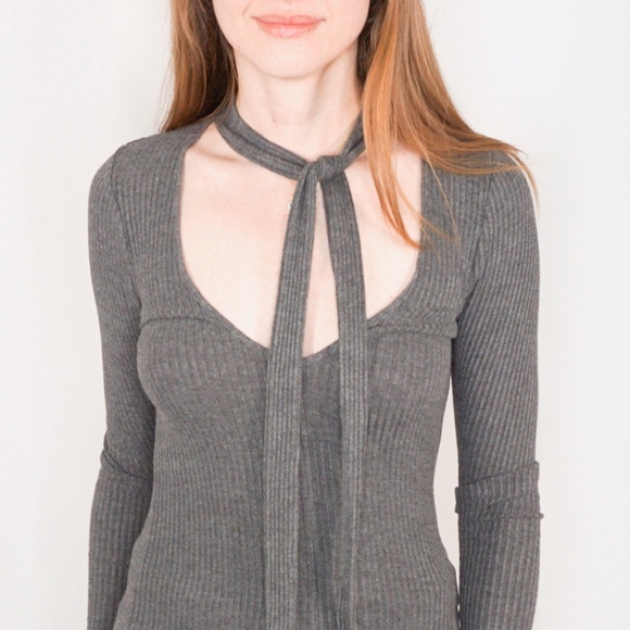 BRANDY MELVILLE Rib Gray Plunge Neck Tie Top NWT - Picture 2 of 8